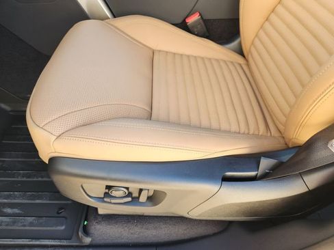 Used 2026 Land Rover Discovery Limited Edition image 17