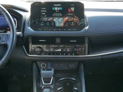 Used 2021 Nissan Rogue Platinum image 16