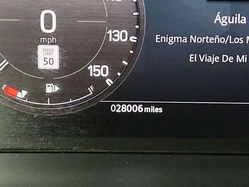 Used 2024 Land Rover Defender 110 X-Dynamic SE image 15