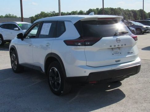 Used 2024 Nissan Rogue SV AWD/4WD image 9