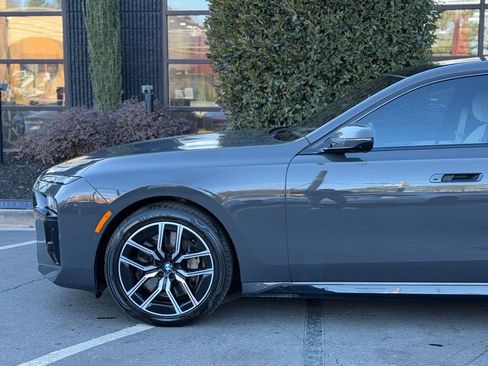 Used 2023 BMW 760i xDrive w/ Executive Package image 10