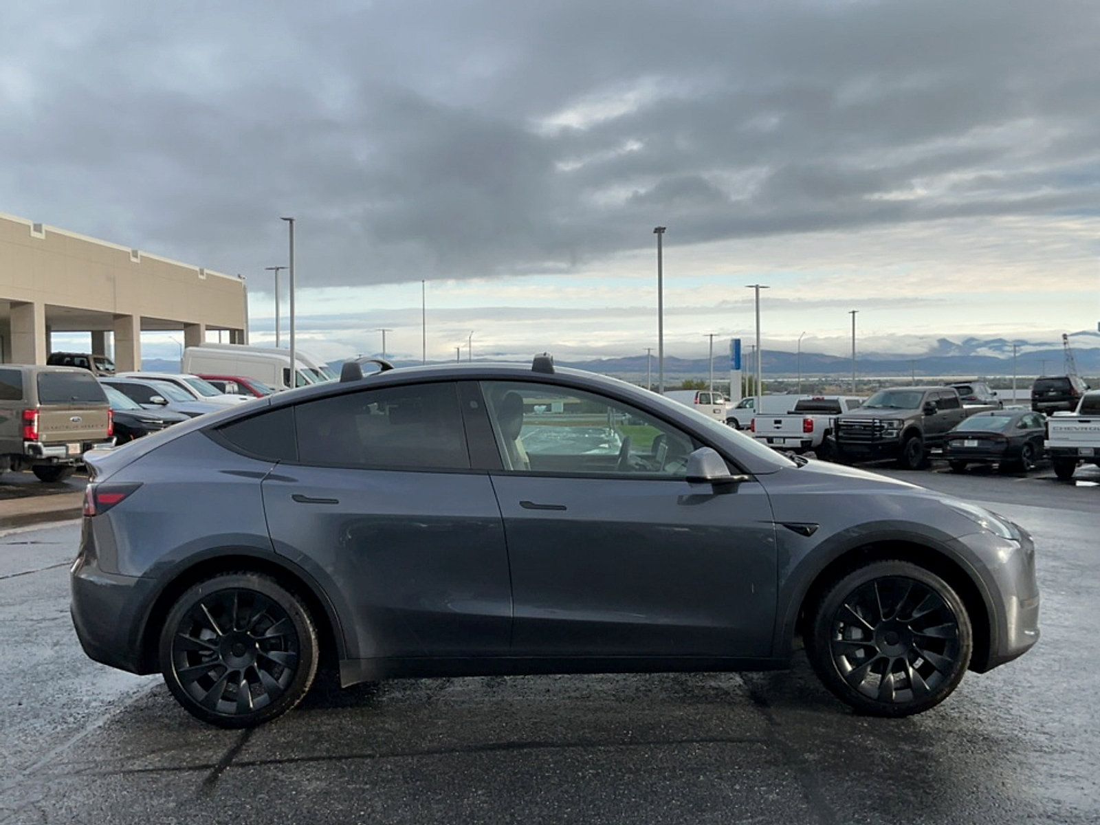 Used 2023 Tesla Model Y 2WD image 9