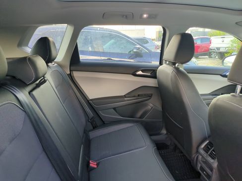 Certified 2023 Volkswagen Taos SE FWD image 9