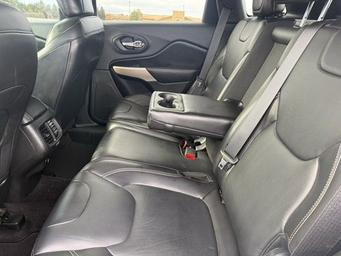 Used 2018 Jeep Cherokee Limited image 34