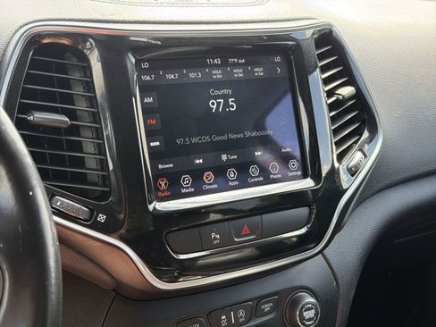 Used 2020 Jeep Cherokee Limited image 23