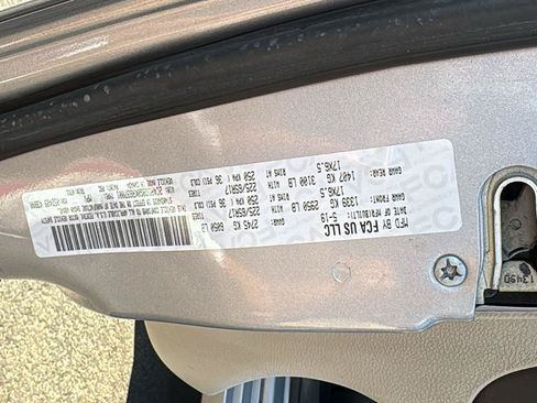 Used 2019 Dodge Grand Caravan SE FWD image 19