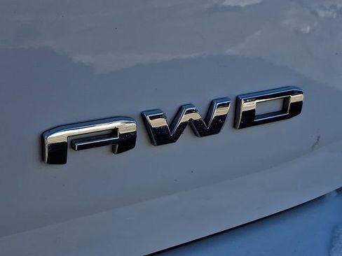 Used 2024 GMC Terrain SLE image 34