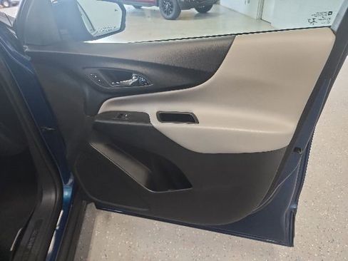Used 2020 Chevrolet Equinox LT w/ Driver Convenience Package AWD/4WD image 22