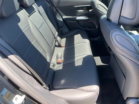 Used 2025 Mercedes-Benz GLC 300 GLC 300 image 18