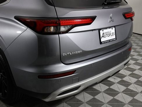 Used 2022 Mitsubishi Outlander SE image 52