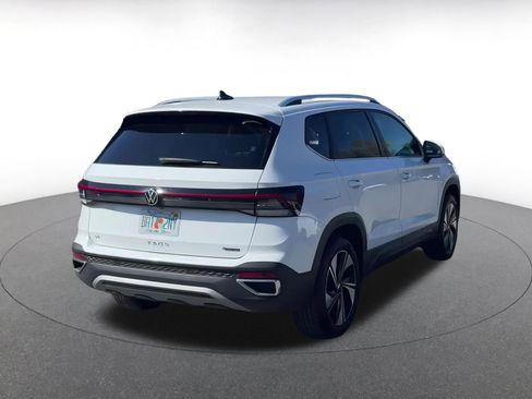 Used 2025 Volkswagen Taos SE image 14