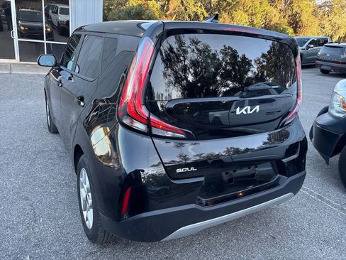 Used 2025 Kia Soul LX w/ LX Technology Package FWD image 8