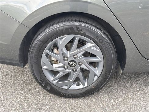 Certified 2024 Hyundai Elantra SEL image 17