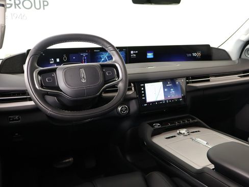 New 2025 Lincoln Navigator Reserve AWD/4WD image 2