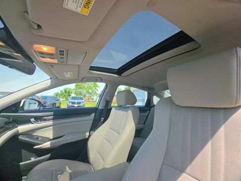 Used 2019 Honda Accord Touring image 15