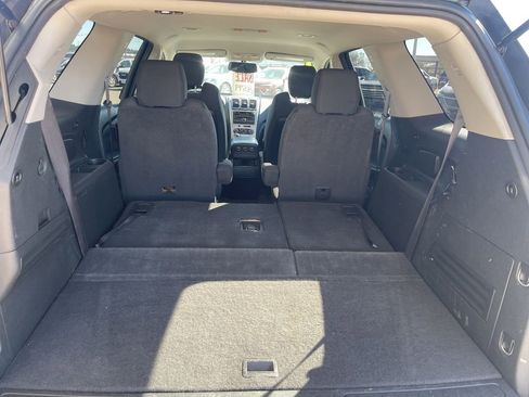 Used 2011 GMC Acadia SLE image 17