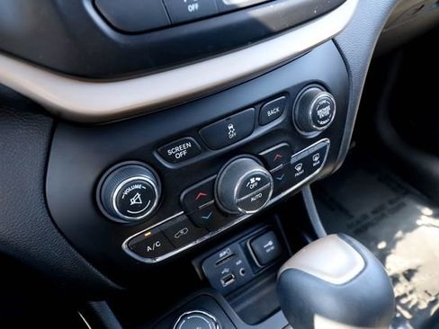 Used 2018 Jeep Cherokee Limited image 59