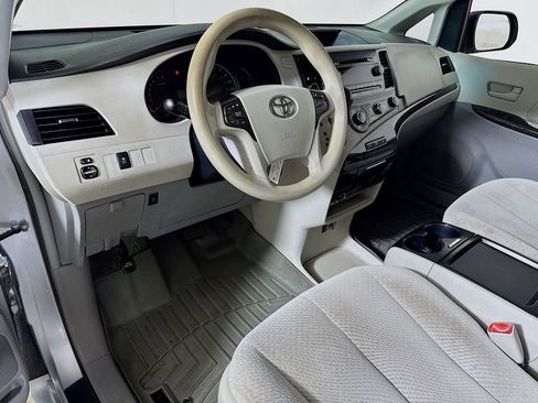 Used 2011 Toyota Sienna LE FWD image 7