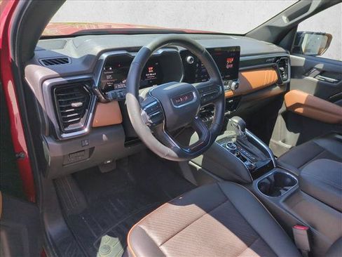 Used 2025 GMC Canyon AT4 w/ Technology Plus Package AWD/4WD image 10