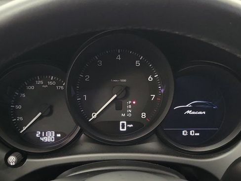 Used 2024 Porsche Macan AWD/4WD image 25