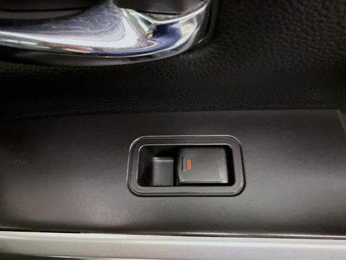 Used 2021 Nissan Titan SV w/ SV Convenience Package image 30