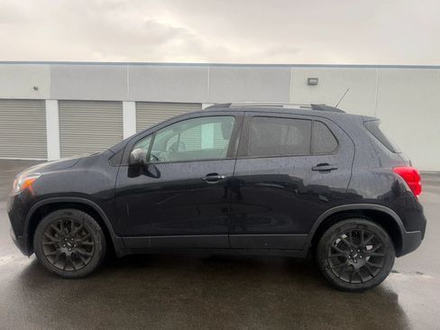 Used 2022 Chevrolet Trax LT w/ Sport Edition FWD image 3