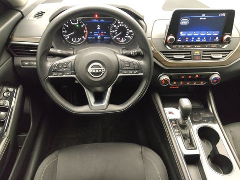 Used 2023 Nissan Altima 2.5 SV FWD image 22