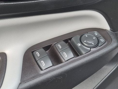 Used 2022 Chevrolet Equinox LS FWD image 12