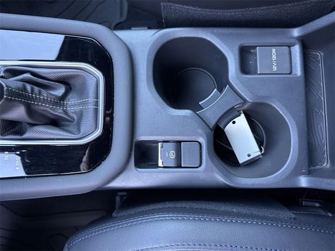 Used 2025 Subaru Forester Limited image 37