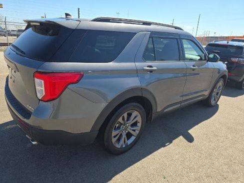 Used 2022 Ford Explorer XLT w/ Equipment Group 202A AWD/4WD image 2