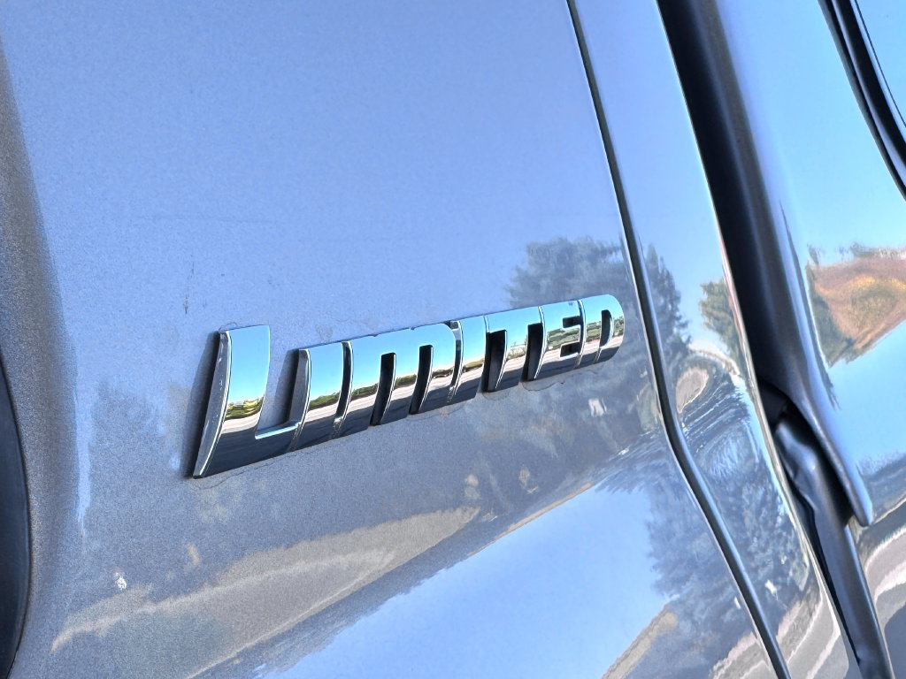Used 2012 Toyota Tundra Limited w/ Memory Pkg AWD/4WD image 9