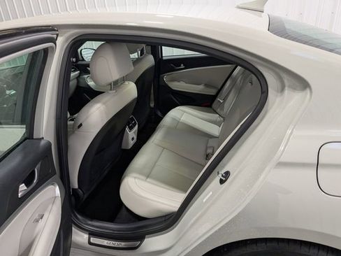 Used 2025 Genesis G70 2.5T image 9