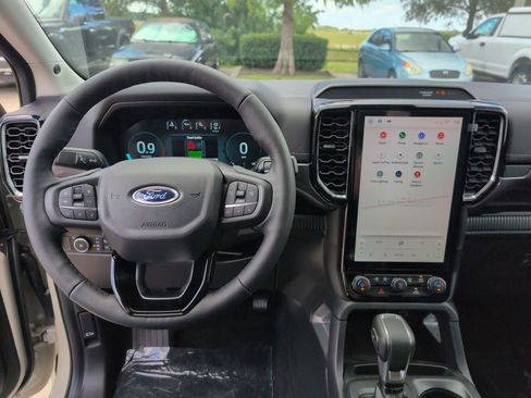 New 2025 Ford Ranger Lariat w/ FX4 Off-Road Package image 15