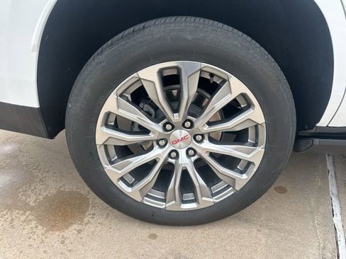 Used 2023 GMC Yukon Denali w/ Denali Reserve Package image 10