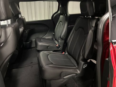 New 2026 Chrysler Pacifica Select image 20