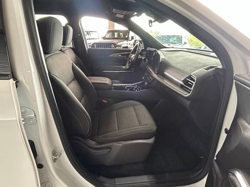 Used 2024 Chevrolet Traverse LT FWD image 39