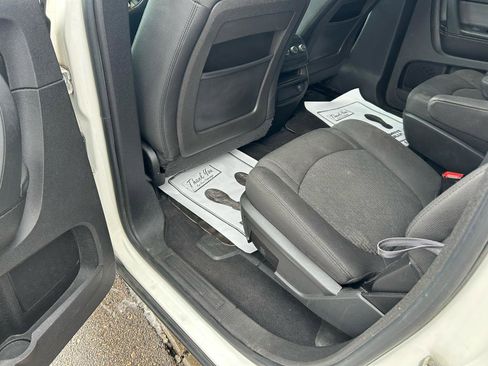 Used 2011 Chevrolet Traverse LT w/ Personal Connectivity Package image 9