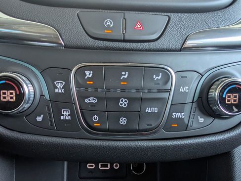 Used 2023 Chevrolet Equinox LT w/ Driver Convenience Package image 21