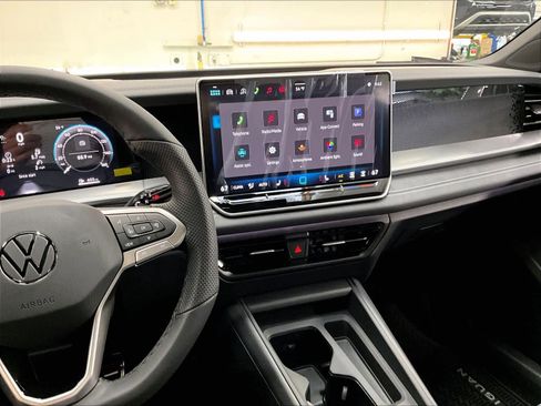 New 2026 Volkswagen Tiguan SE R-Line image 9