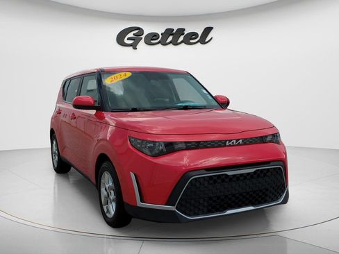 Used 2024 Kia Soul LX w/ Option Group 015 FWD image 3