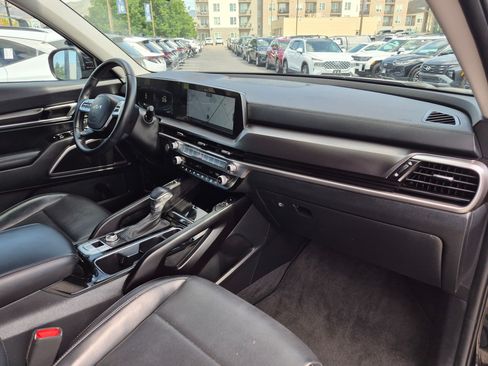 Used 2025 Kia Telluride S AWD/4WD image 32