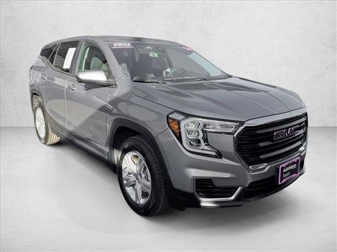 Used 2024 GMC Terrain SLE image 3