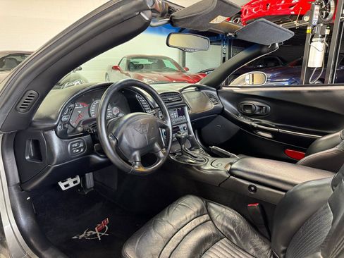 Used 2001 Chevrolet Corvette Convertible w/ Preferred Equipment Group2 RWD image 35