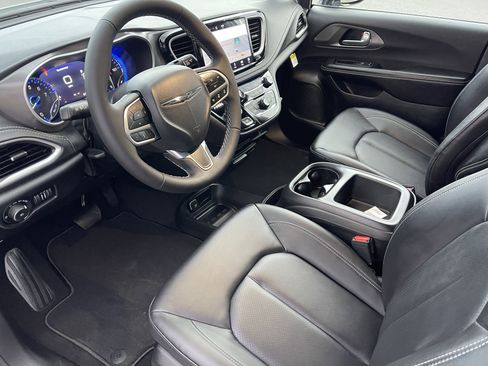 New 2026 Chrysler Pacifica Select image 12