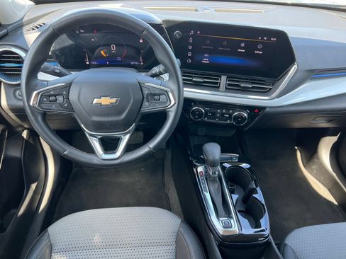 Certified 2024 Chevrolet Trax LT w/ Driver Confidence Package FWD image 2