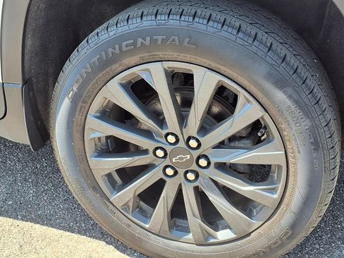 Used 2022 Chevrolet Traverse RS w/ LPO, Floor Liner Package AWD/4WD image 9