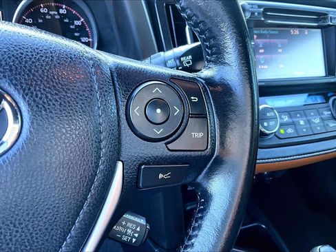 Used 2018 Toyota RAV4 SE w/ Power Extra Value Package FWD image 24