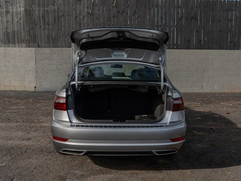 Used 2021 Volkswagen Jetta R-Line w/ R-Line Cold Weather Package image 17