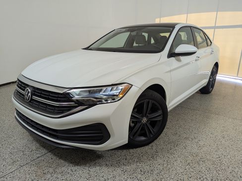Used 2024 Volkswagen Jetta SE w/ Panoramic Sunroof Package FWD image 25