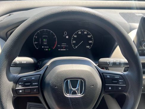 Used 2023 Honda HR-V LX image 11